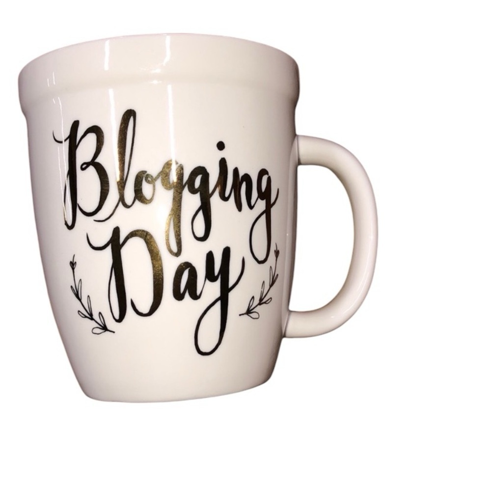 Blogging Day Bloggers gold calligraphy coffee mug